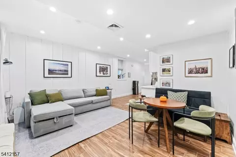 47 47th St #9, Weehawken Twp, NJ 07086