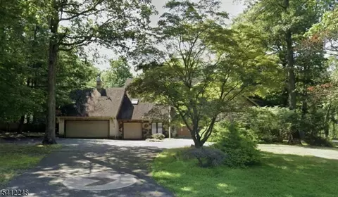 793 Iron Latch Rd, Franklin Lakes, NJ 07417
