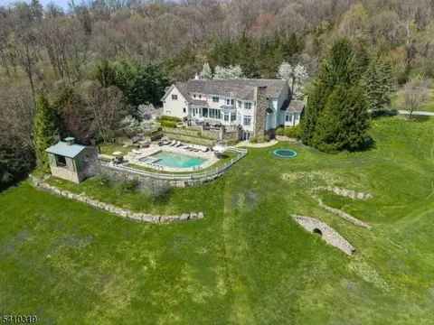 91 Mosle Rd, Far Hills, NJ 07931