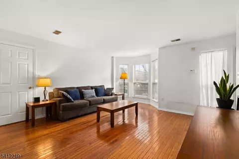 50 Pine St #9G, Montclair, NJ 07042