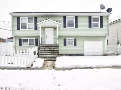 42 Mercer St, Carteret, NJ 07008