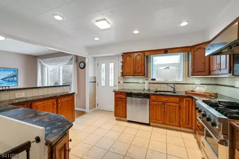 48 Deerfield Rd, Wayne, NJ 07470 photo 10