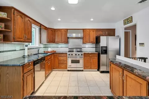 48 Deerfield Rd, Wayne, NJ 07470 photo 9