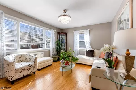 95 William Pl, Totowa, NJ 07512
