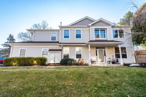 7 Hornbeam Way, Hamburg, NJ 07419