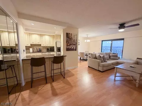 10 N Wood Ave #717, Linden, NJ 07036