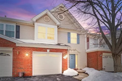 48 Sapphire Ln, Franklin Park, NJ 08823