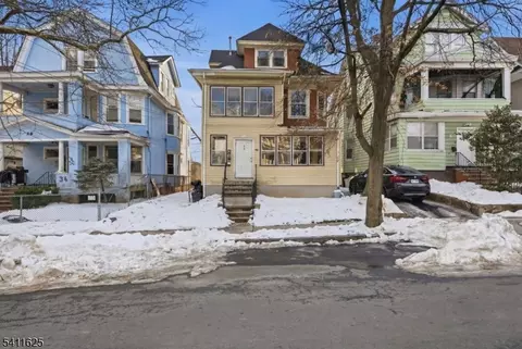 38 Mapes Ave, Newark, NJ 07112