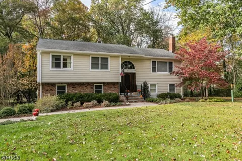36 Debra Ln, Basking Ridge, NJ 07920