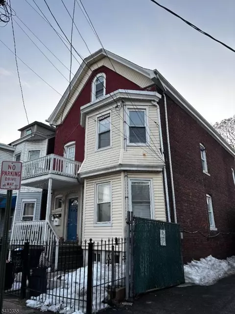 942 E 19th St, Paterson, NJ 07501
