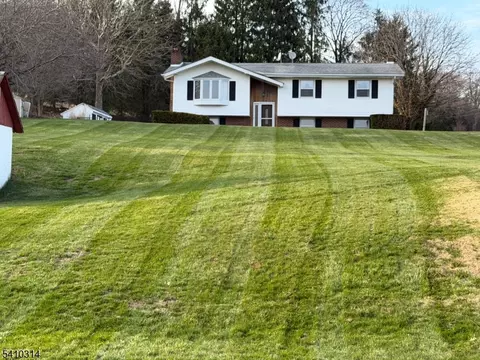 252 Mountain View Rd, Asbury, NJ 08802