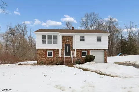33 Glenbrook Rd, Ogdensburg, NJ 07439