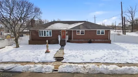 6 E 2nd St, Port Reading, NJ 07064