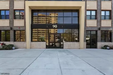 90 Clinton Ave #206, Newark, NJ 07114