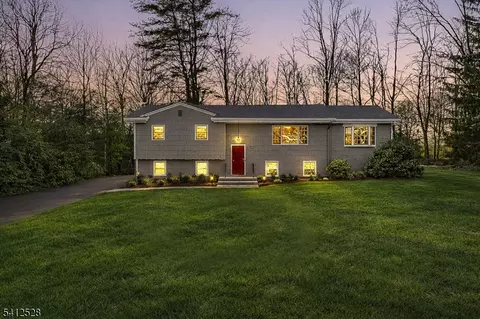 52 Valleyview Rd, Warren, NJ 07059