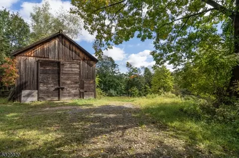 109 Schooleys Mtn Rd, Washington Twp, NJ 07853
