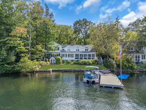 134 Lake End Rd, Rockaway Twp, NJ 07435