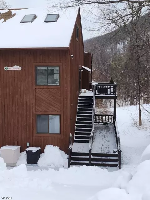 6 Baily Bunion Ct #9, Vernon, NJ 07462