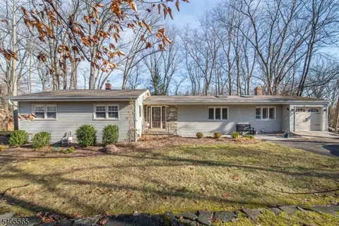 77 Moraine Rd, Morris Plains, NJ 07950