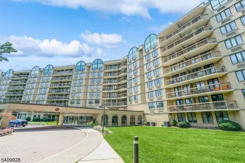 10 Smith Manor Blvd #815, West Orange, NJ 07052