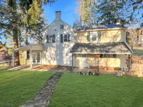 464 Buckhorn Dr, Belvidere, NJ 07823