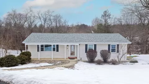 8 Appollo Pl, Clinton, NJ 08809