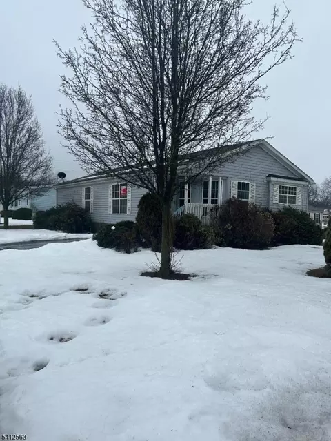 4 Sunset Ct, Belvidere, NJ 07823