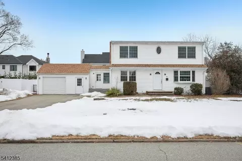 32 Garden Pl, Pompton Plains, NJ 07444