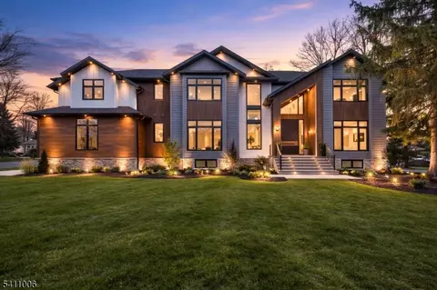 17 Belvedere Dr, Livingston, NJ 07039