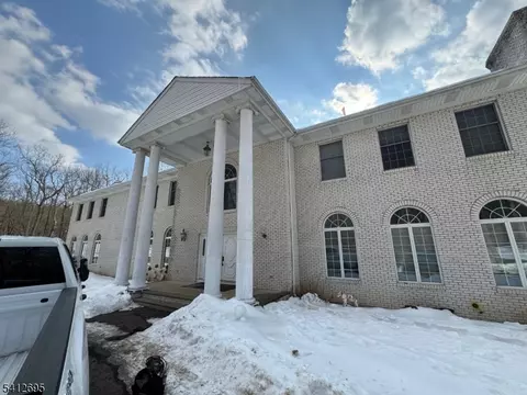 28 Miller Dr, Boonton Twp, NJ 07005