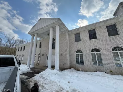 28 Miller Dr, Boonton Twp, NJ 07005