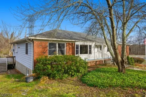 3 Briar Patch Rd, Newton, NJ 07860