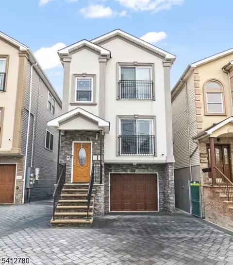56 Delaware St, Elizabeth City, NJ 07206