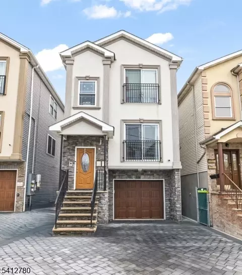 56 Delaware St, Elizabeth City, NJ 07206