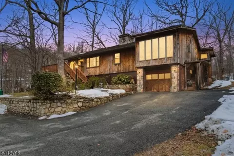 543 Lakeside Ave, Byram Township, NJ 07821