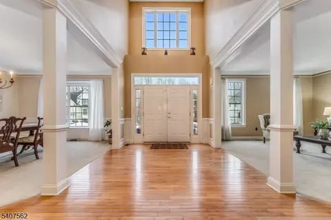 36 Crestview Dr, Clinton, NJ 08809