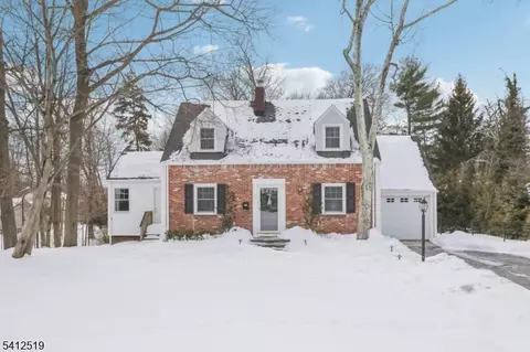 19 Linwood Ave, Midland Park, NJ 07432