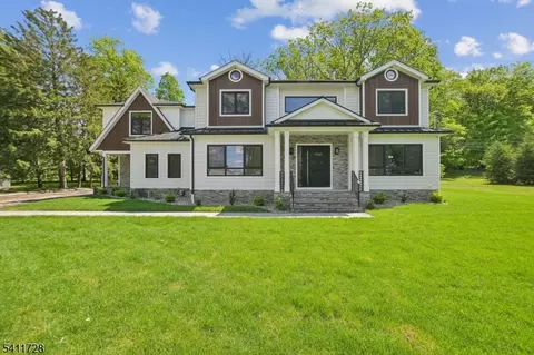 5 Foxcroft Dr, Livingston, NJ 07039