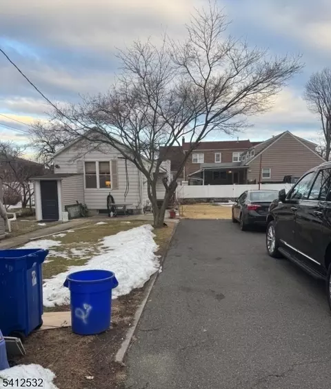 2 Harrison St, Belleville, NJ 07109