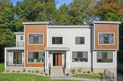 8 Fordham Rd, Livingston, NJ 07039