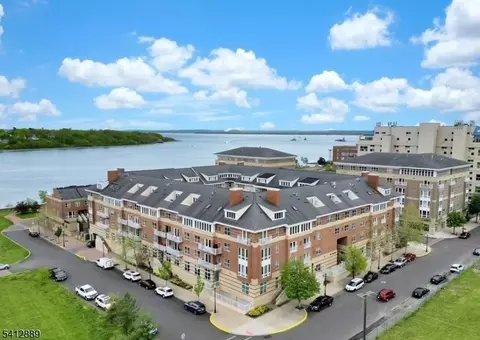368 Rector St #408, Perth Amboy, NJ 08861