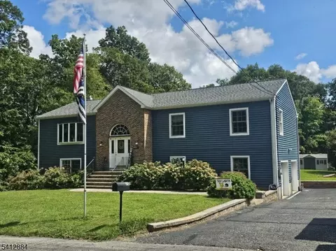 20 Oak St, Highland Lakes, NJ 07422