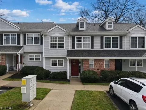 76 Hickory Way, Mount Arlington, NJ 07856