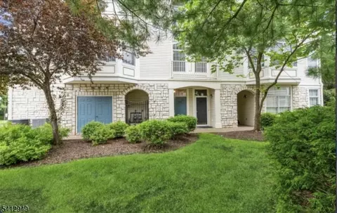 317 Kensington Ln, Livingston, NJ 07039