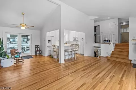 31 Ridge Ct, Cedar Grove, NJ 07009