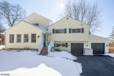 25 Budd St, Randolph, NJ 07869