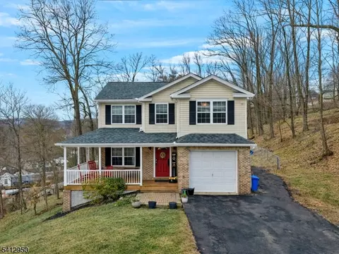 6 Flora Ave, Stanhope, NJ 07874