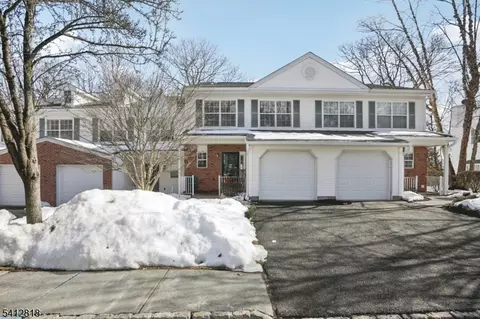 9 Maple Ln, Mount Arlington, NJ 07856