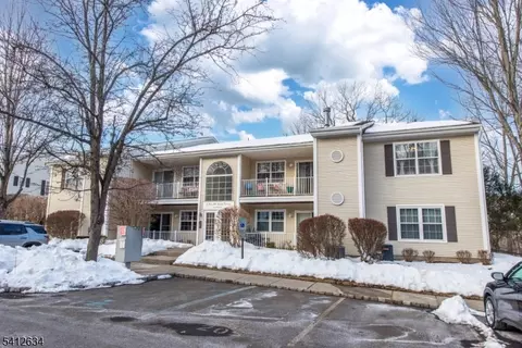 16 Spruce Ter, Mount Arlington, NJ 07856