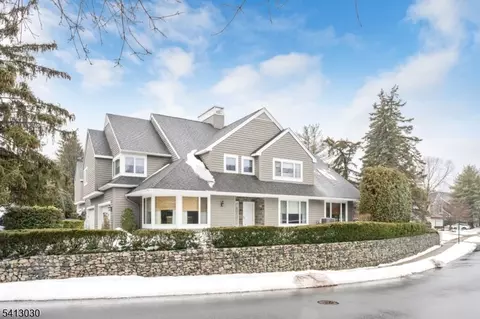 122 Brewster Rd, Wyckoff, NJ 07481